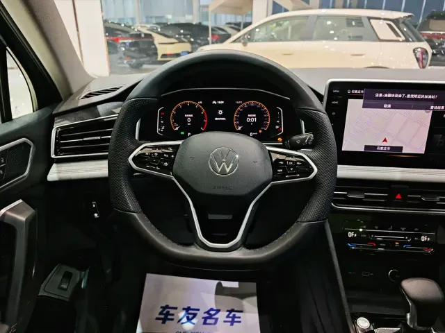 Volkswagen Tiguan L — Фото автомобиля 9