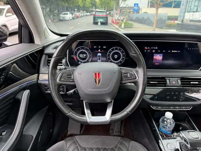 Hongqi HS5 — Фото автомобиля 13