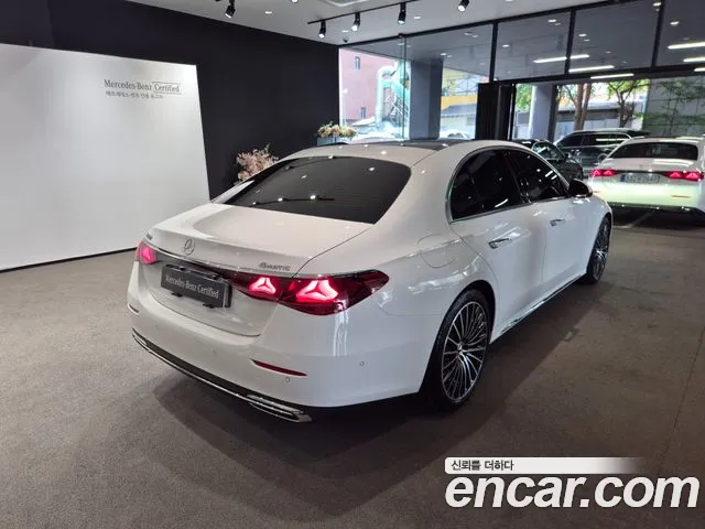 Mercedes-Benz E-Class — Фото автомобиля 2
