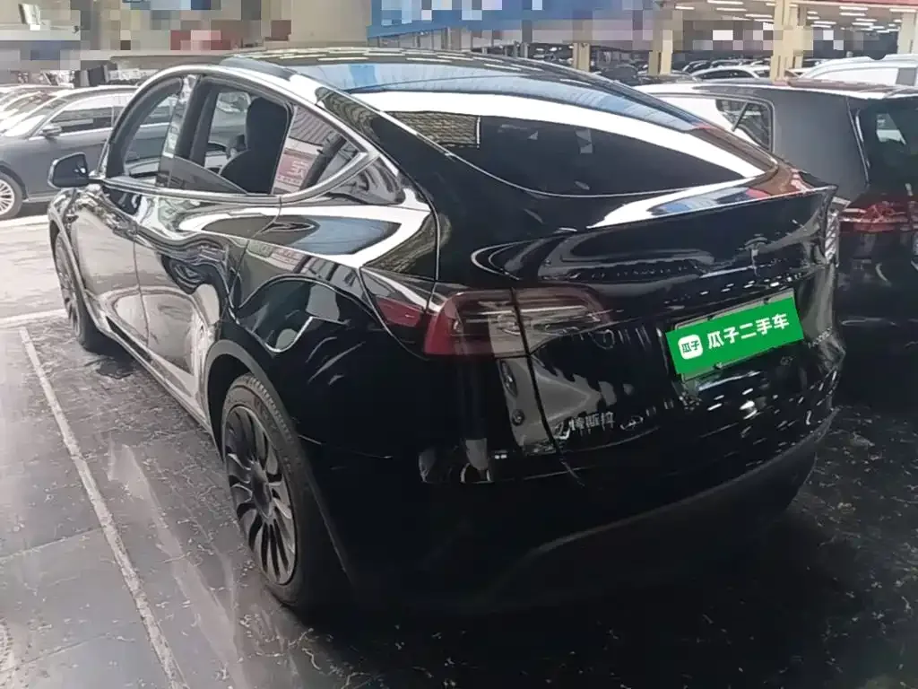 Tesla Model Y 2021 Standard Range Rear-Wheel Drive — Фото автомобиля 4