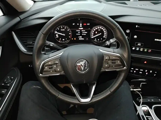Buick Envision Plus — Фото автомобиля 10