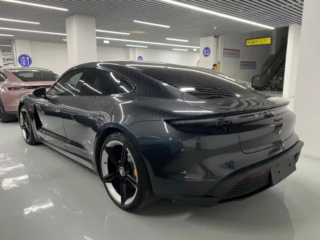 Porsche Taycan — Фото автомобиля 12