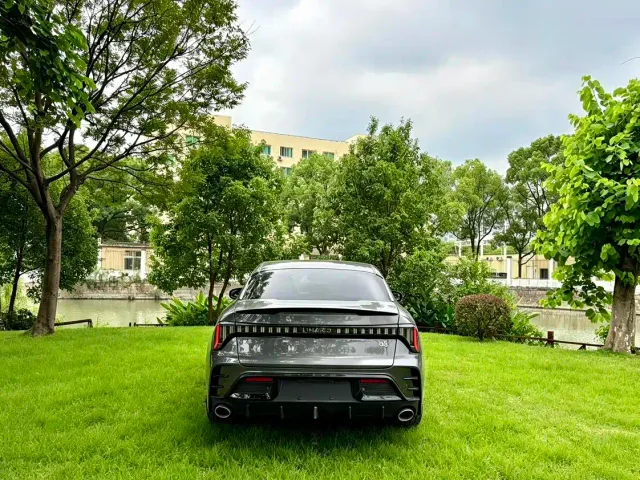 Lynk & Co 03 — Фото автомобиля 5