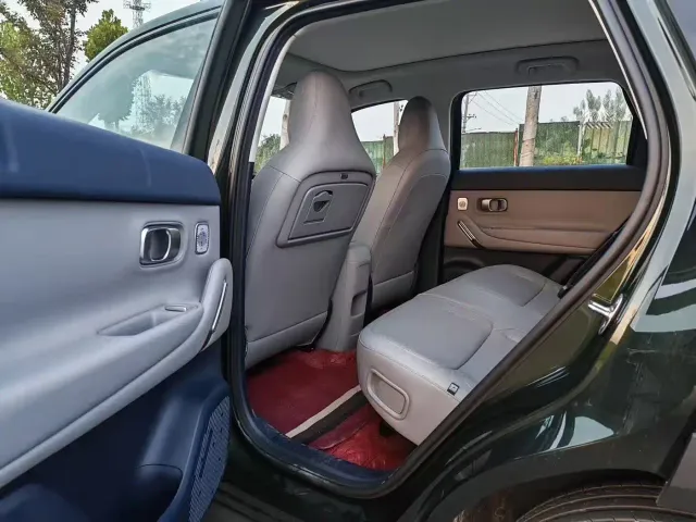 Leapmotor A10 — Фото автомобиля 8