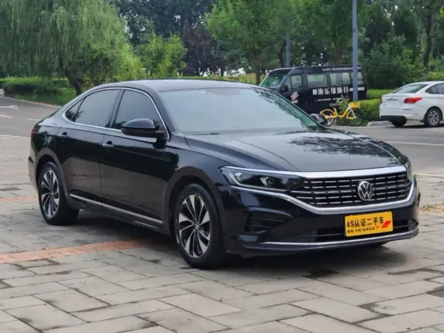 Volkswagen Passat — Фото автомобиля 3