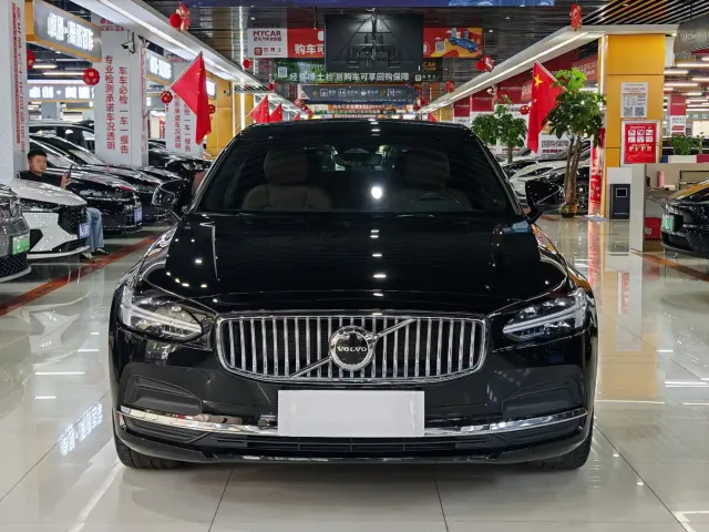 Volvo S90 — Фото автомобиля 3