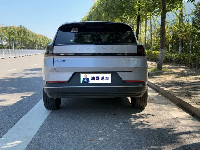 Volvo XC70 Plug-in Hybrid — Фото автомобиля 9