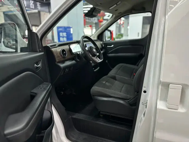 Ruichi New Energy EC75 — Фото автомобиля 4