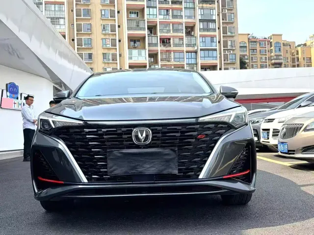 Changan Eado — Фото автомобиля 3
