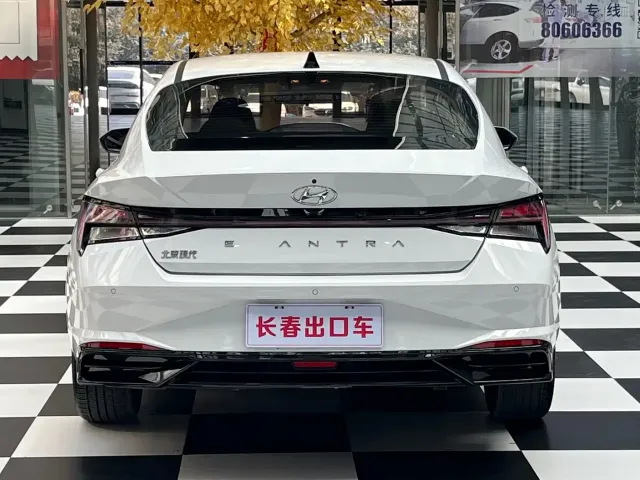 Hyundai Elantra 2022 1.5L CVT LUX Premium Edition — Фото автомобиля 5