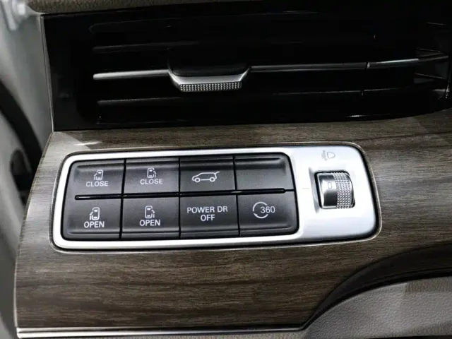 Roewe iMAX8 — Фото автомобиля 22