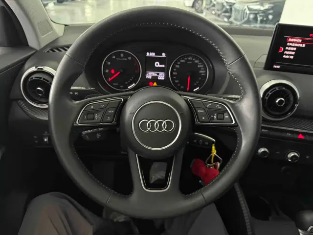 Audi Q2L — Фото автомобиля 18