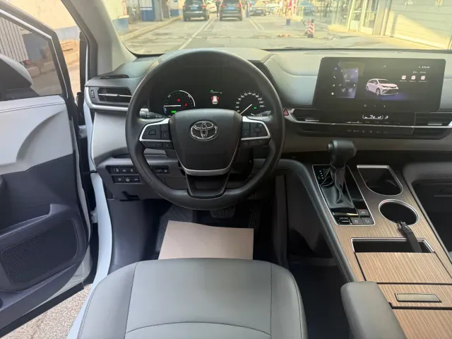 Toyota Granvia — Фото автомобиля 14