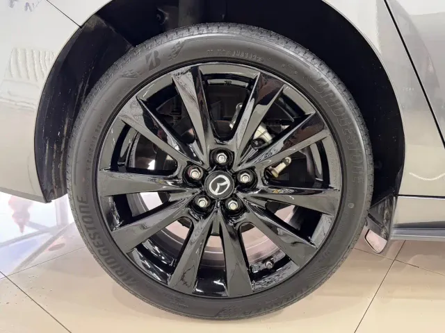 Mazda Axela — Фото автомобиля 24