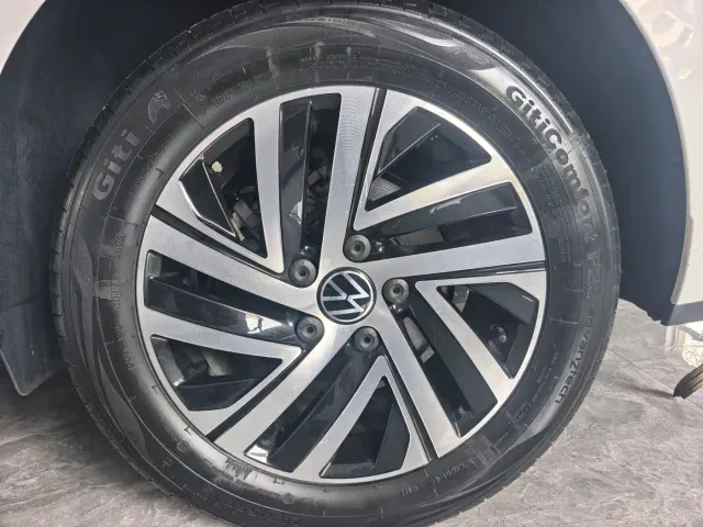 Volkswagen Lavida — Фото автомобиля 16