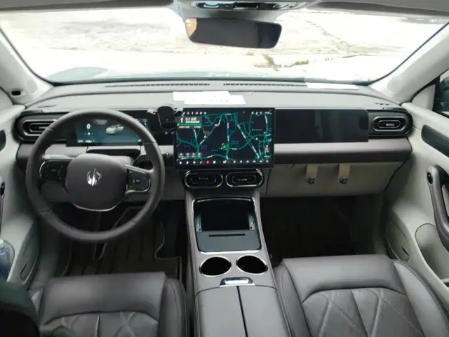 Leapmotor C11 — Фото автомобиля 12
