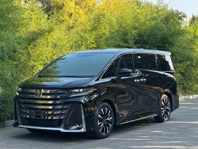 Фотография автомобиля — Toyota Vellfire