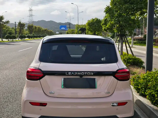 Leapmotor T03 — Фото автомобиля 5
