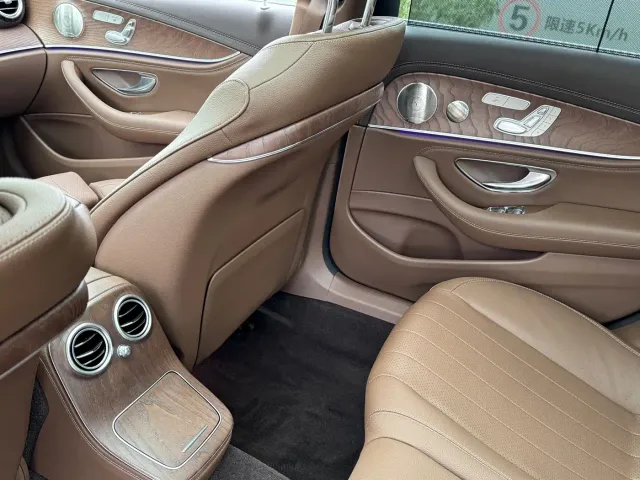 Mercedes-Benz E-Class — Фото автомобиля 24