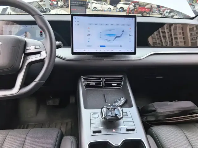 BYD Song Pro New Energy 2025 2nd Generation Smart Drive Edition DM-i 75KM Leading Type — Фото автомобиля 12