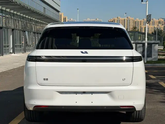Li Auto L7 — Фото автомобиля 5