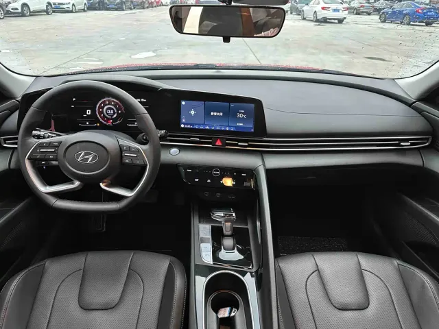 Hyundai Elantra — Фото автомобиля 11