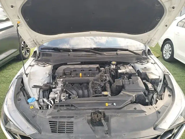 Hyundai Elantra — Фото автомобиля 19