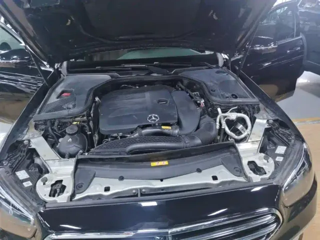 Mercedes-Benz E-Class — Фото автомобиля 19