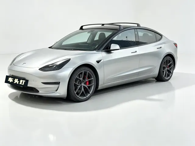 Фотография автомобиля — Tesla Model 3