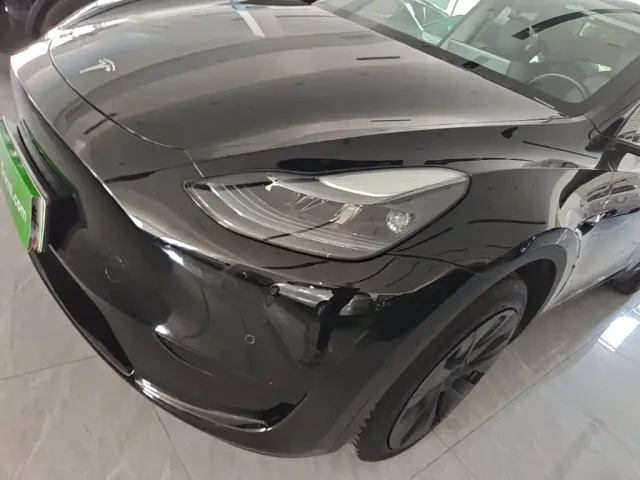 Tesla Model Y — Фото автомобиля 23