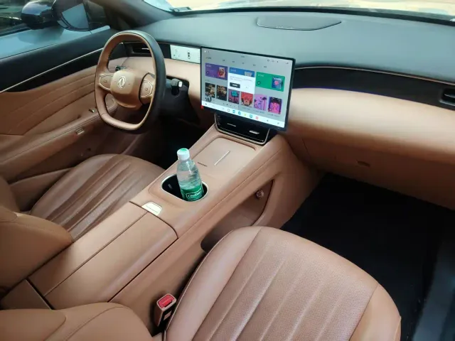 Dongfeng Aeolus L8 — Фото автомобиля 10