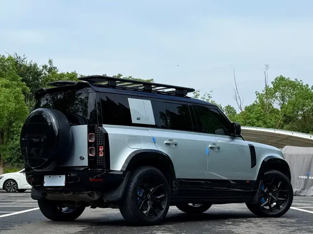 Land Rover Defender — Фото автомобиля 3