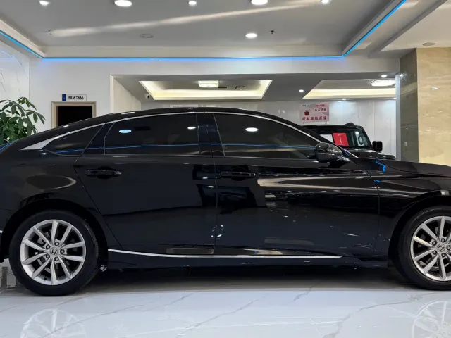 Honda Accord — Фото автомобиля 3