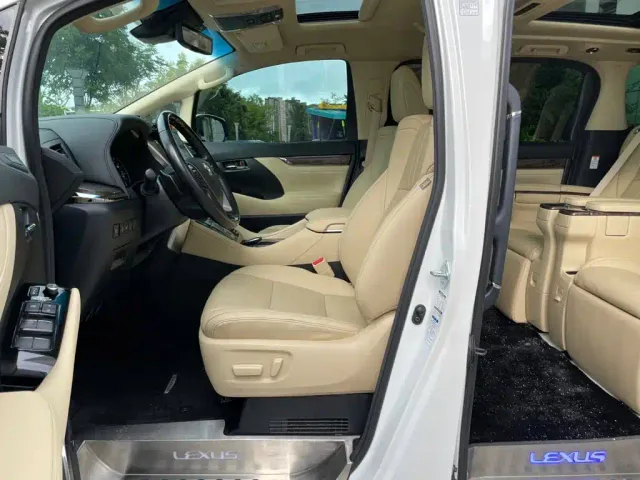 Toyota Vellfire — Фото автомобиля 8