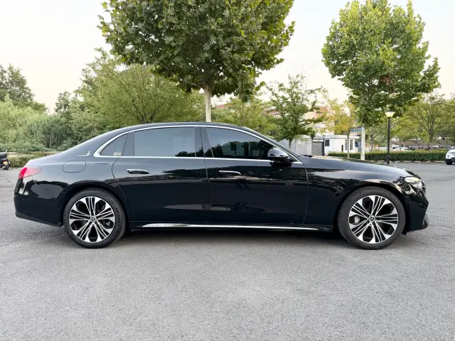 Mercedes-Benz E-Class — Фото автомобиля 7