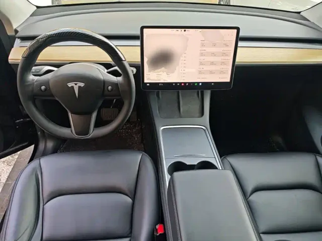 Tesla Model Y — Фото автомобиля 9