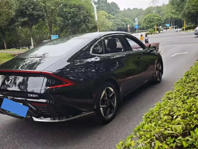 Wuling Starlight — Фото автомобиля 4