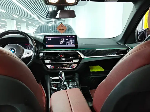 BMW 5 Series — Фото автомобиля 11