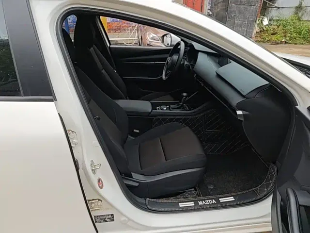 Mazda Axela — Фото автомобиля 24