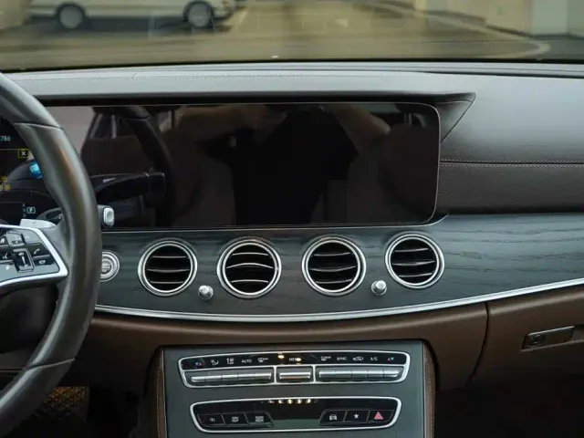 Mercedes-Benz E-Class — Фото автомобиля 18