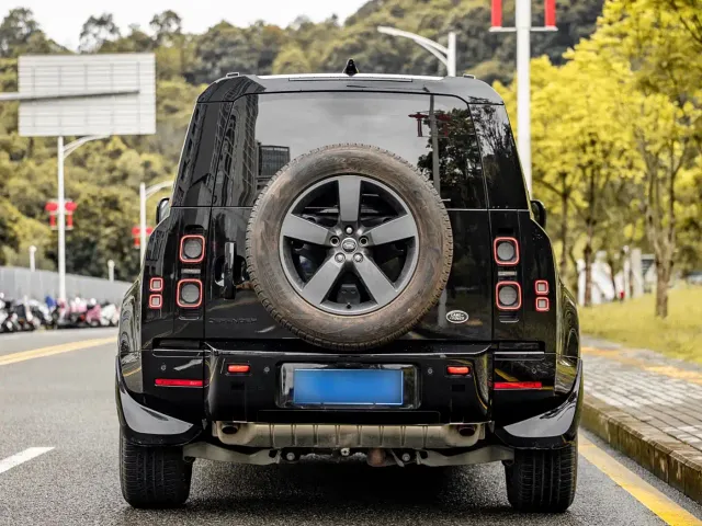 Land Rover Defender — Фото автомобиля 5