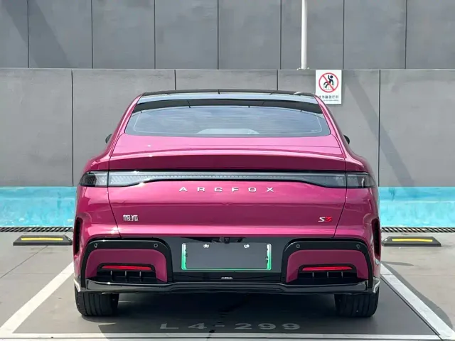 Arcfox S3 — Фото автомобиля 5