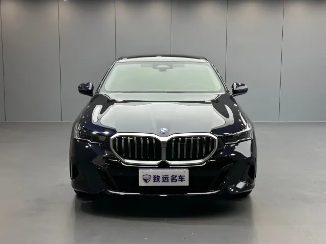 BMW 5 Series — Фото автомобиля 2