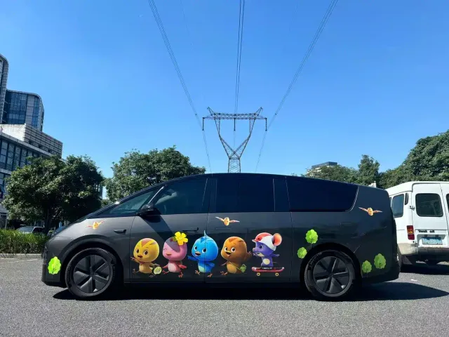 Li Auto MEGA — Фото автомобиля 2