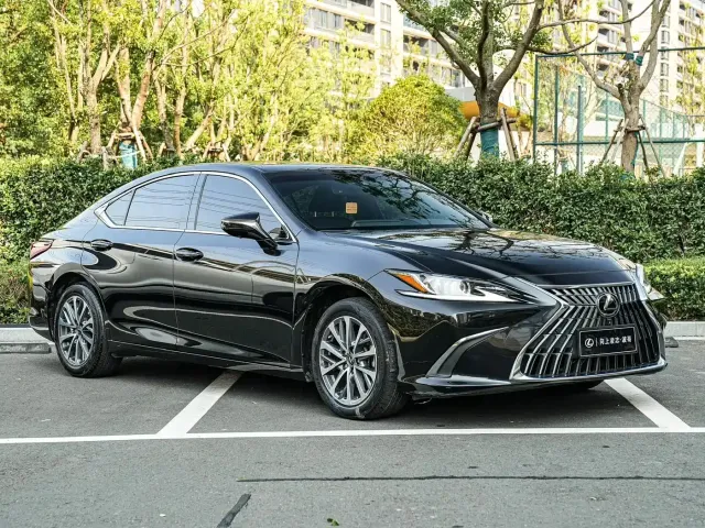 Lexus ES — Фото автомобиля 3