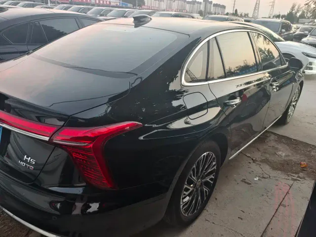 Hongqi H5 — Фото автомобиля 8