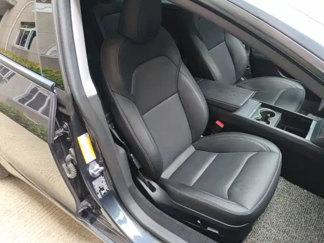 Tesla Model 3 — Фото автомобиля 24