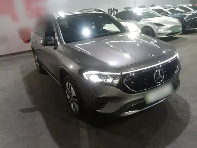 Mercedes-Benz EQB — Фото автомобиля 3
