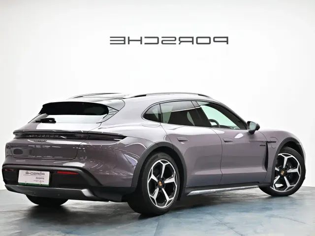 Porsche Taycan — Фото автомобиля 13