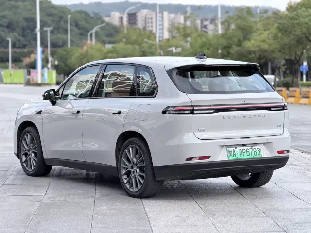 Leapmotor C10 — Фото автомобиля 6